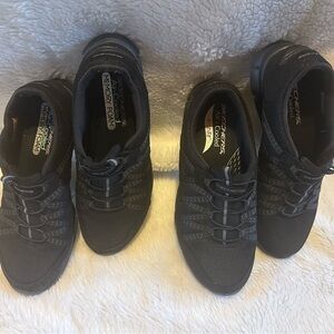 Sketchers Women’s Gratis Strolling Sneaker Shoes Size 9 M 2 Pairs